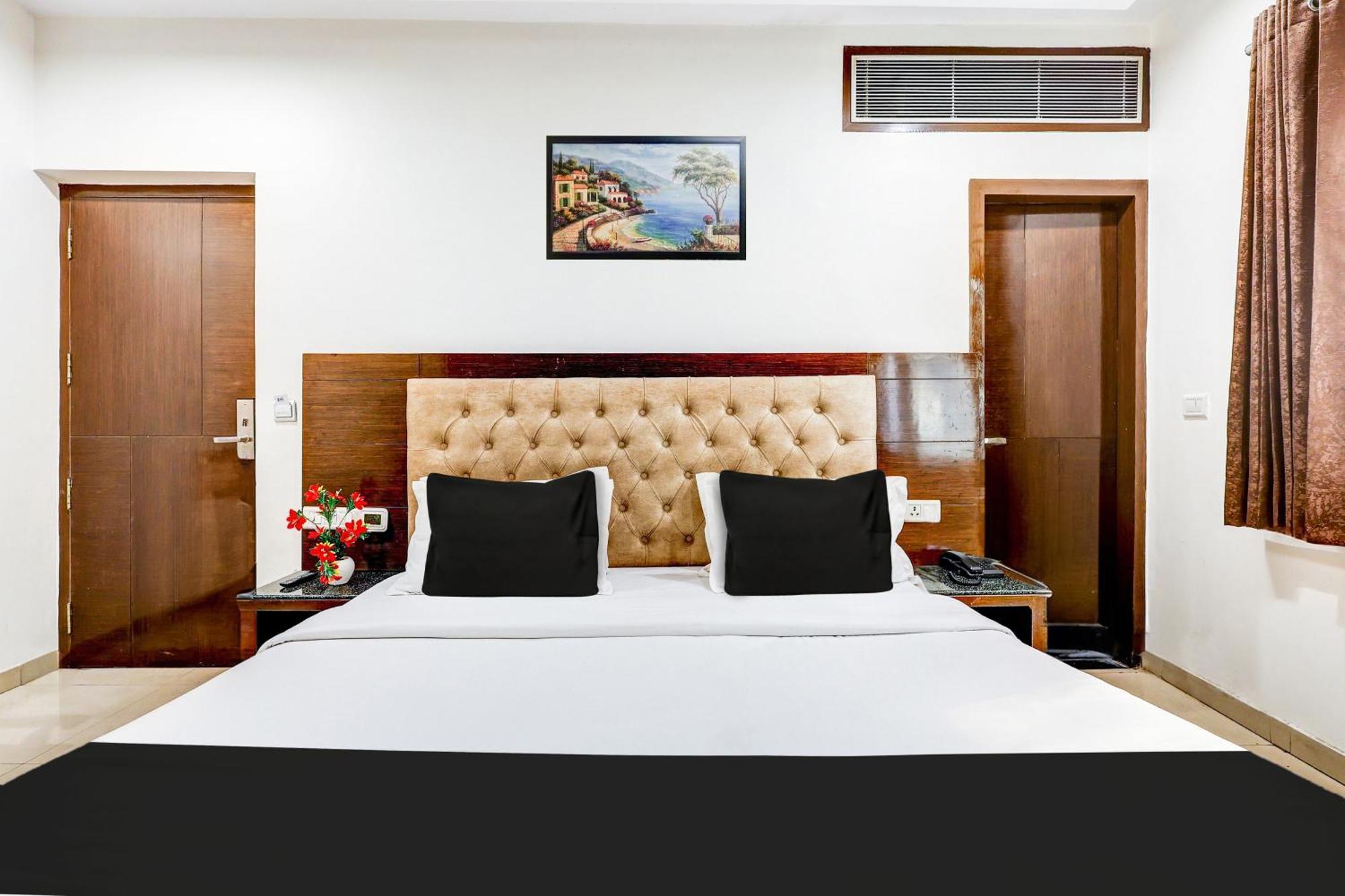 Super Townhouse Arakashan Road Paharganj Formerly Mohan International Neu-Delhi Exterior foto
