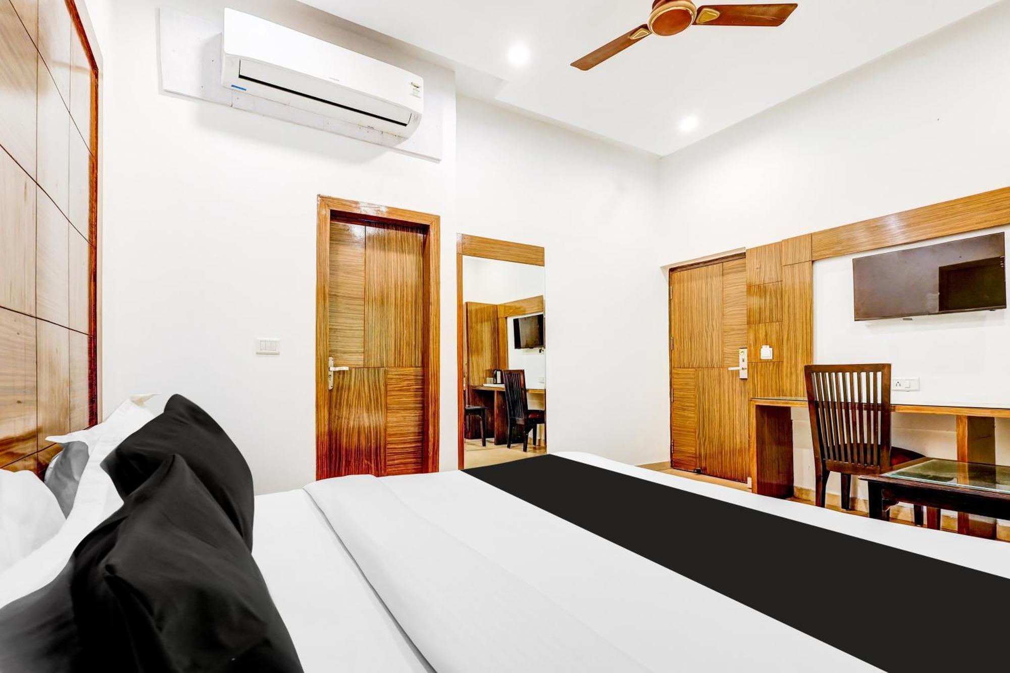 Super Townhouse Arakashan Road Paharganj Formerly Mohan International Neu-Delhi Exterior foto