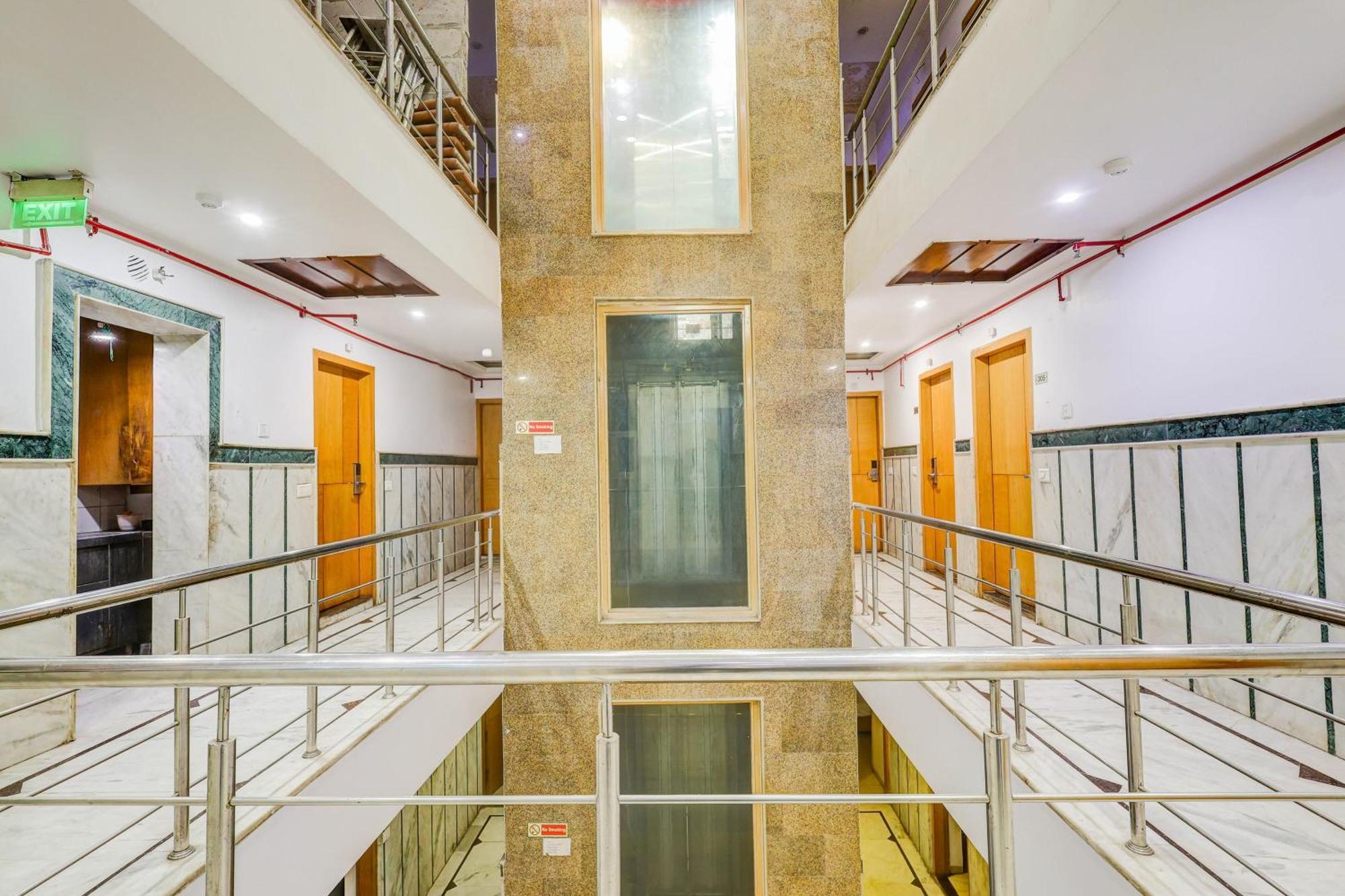 Super Townhouse Arakashan Road Paharganj Formerly Mohan International Neu-Delhi Exterior foto