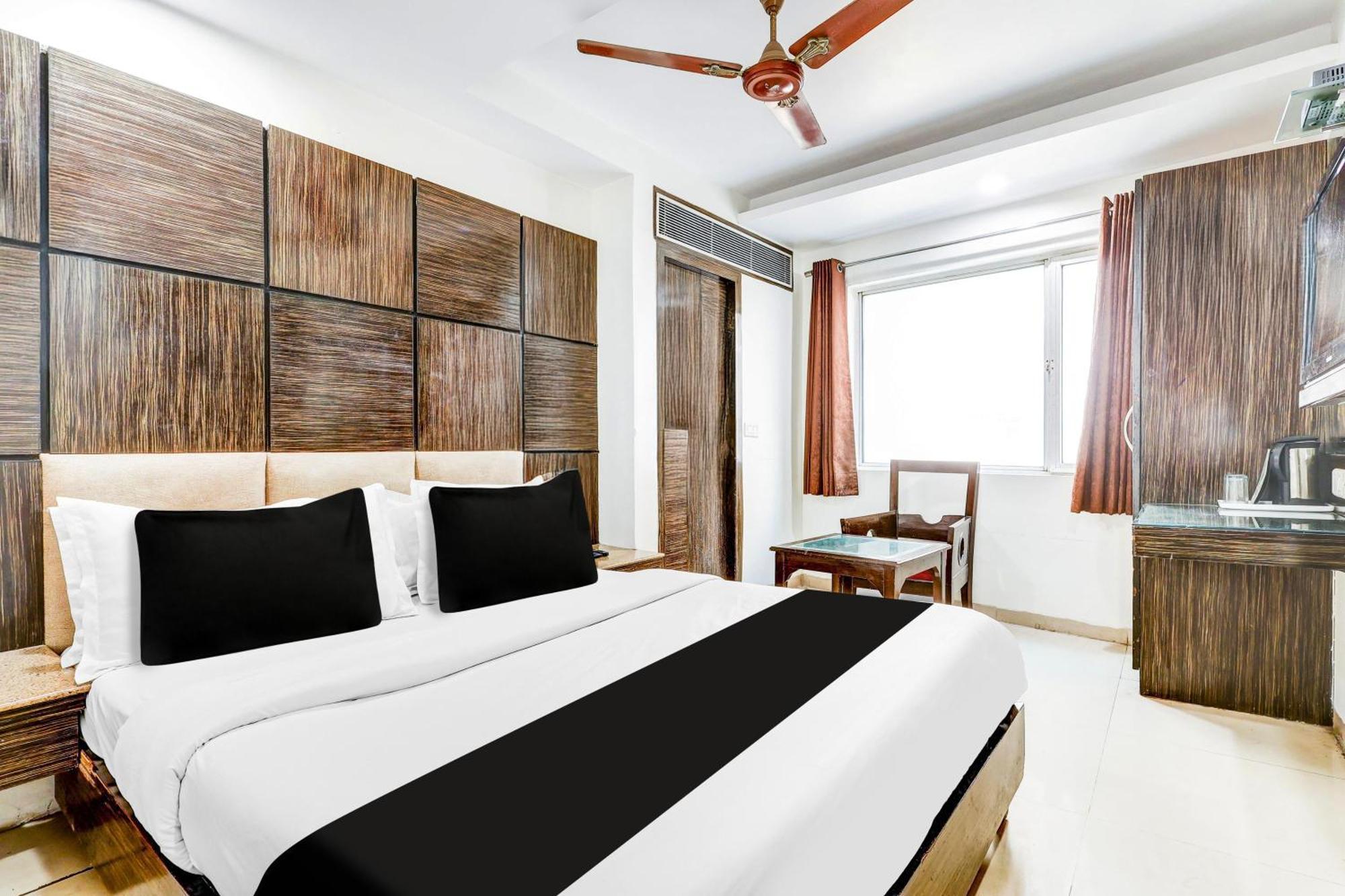Super Townhouse Arakashan Road Paharganj Formerly Mohan International Neu-Delhi Exterior foto