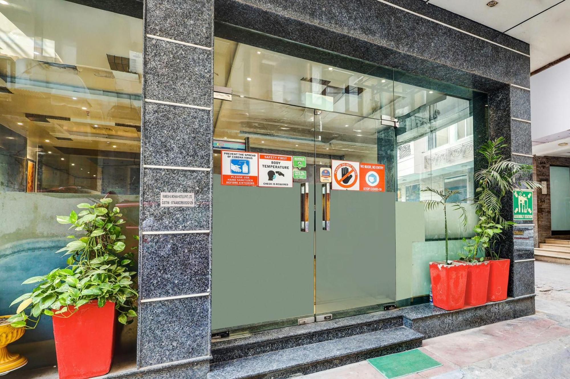 Super Townhouse Arakashan Road Paharganj Formerly Mohan International Neu-Delhi Exterior foto