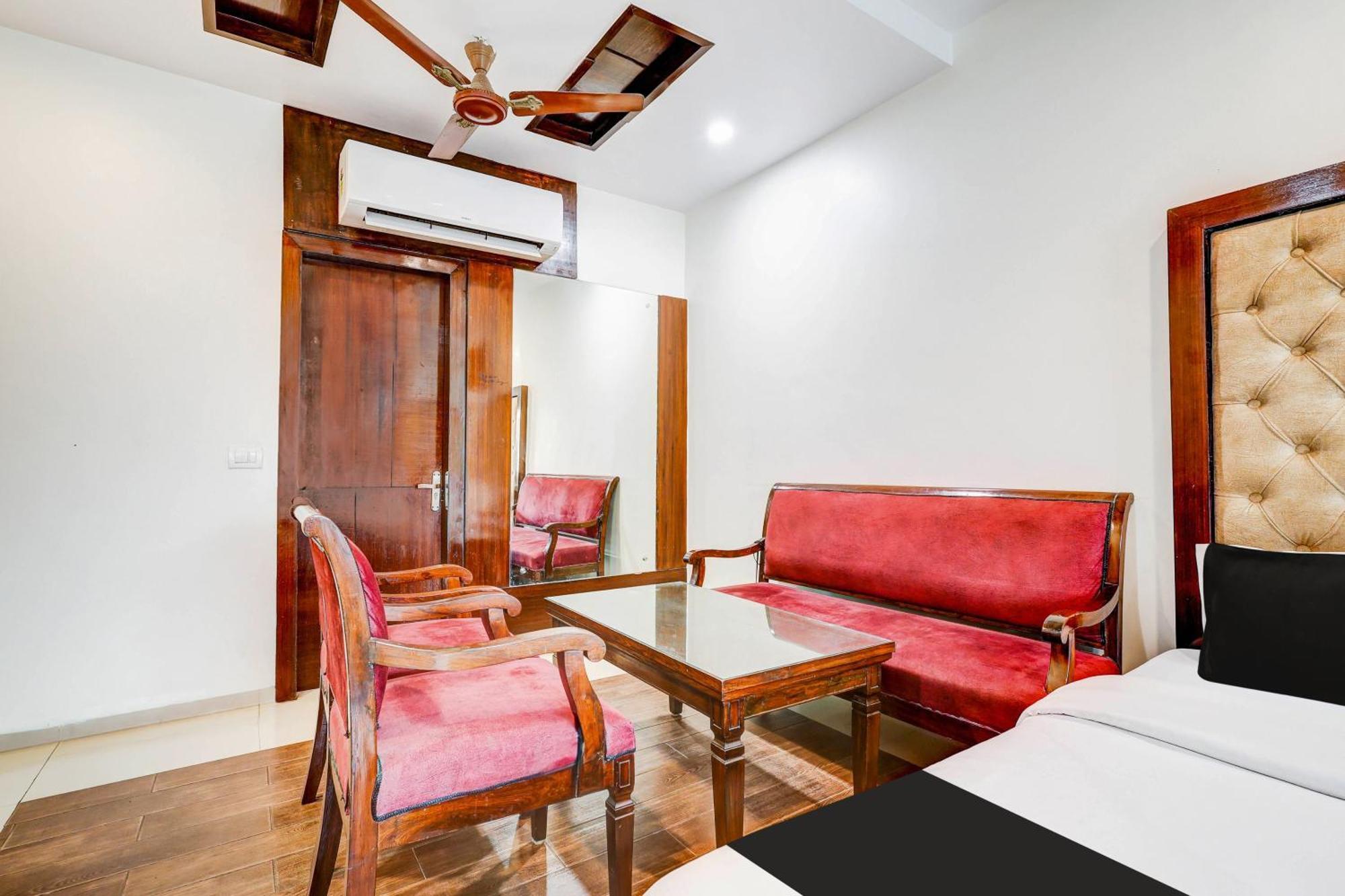 Super Townhouse Arakashan Road Paharganj Formerly Mohan International Neu-Delhi Exterior foto